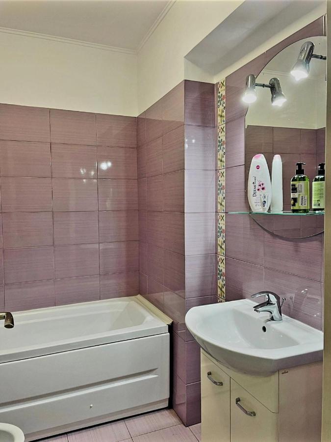 Studio Modern. Bukarest Kültér fotó